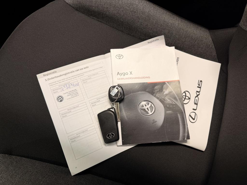 Toyota Aygo x 1.0 vvt-i mt play| camera| airco| adap.cruise