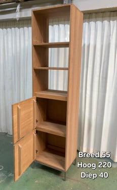 Mooi smal (boeken)kastje