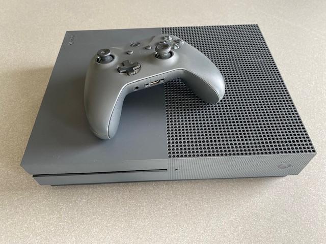 Xbox One S met 10 games en controller