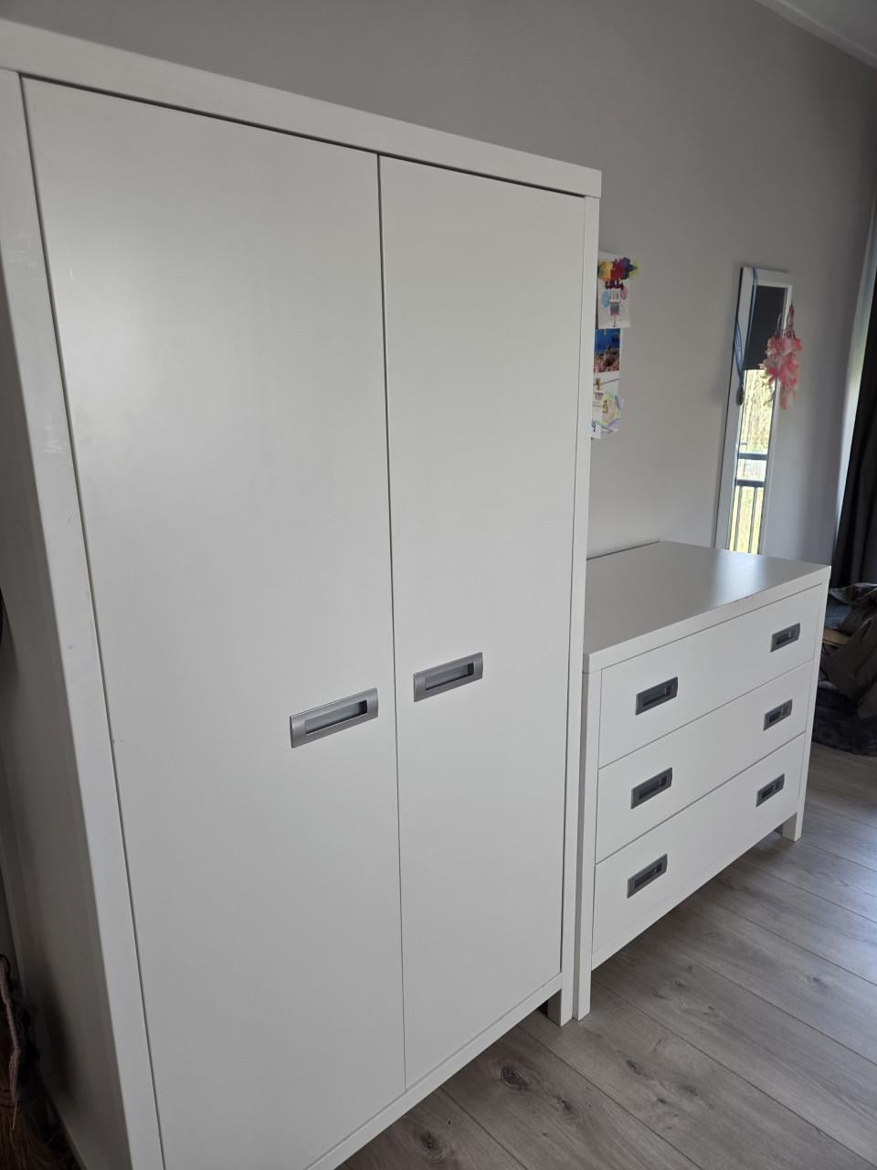 Complete babykamer: ledikant, commode en kast