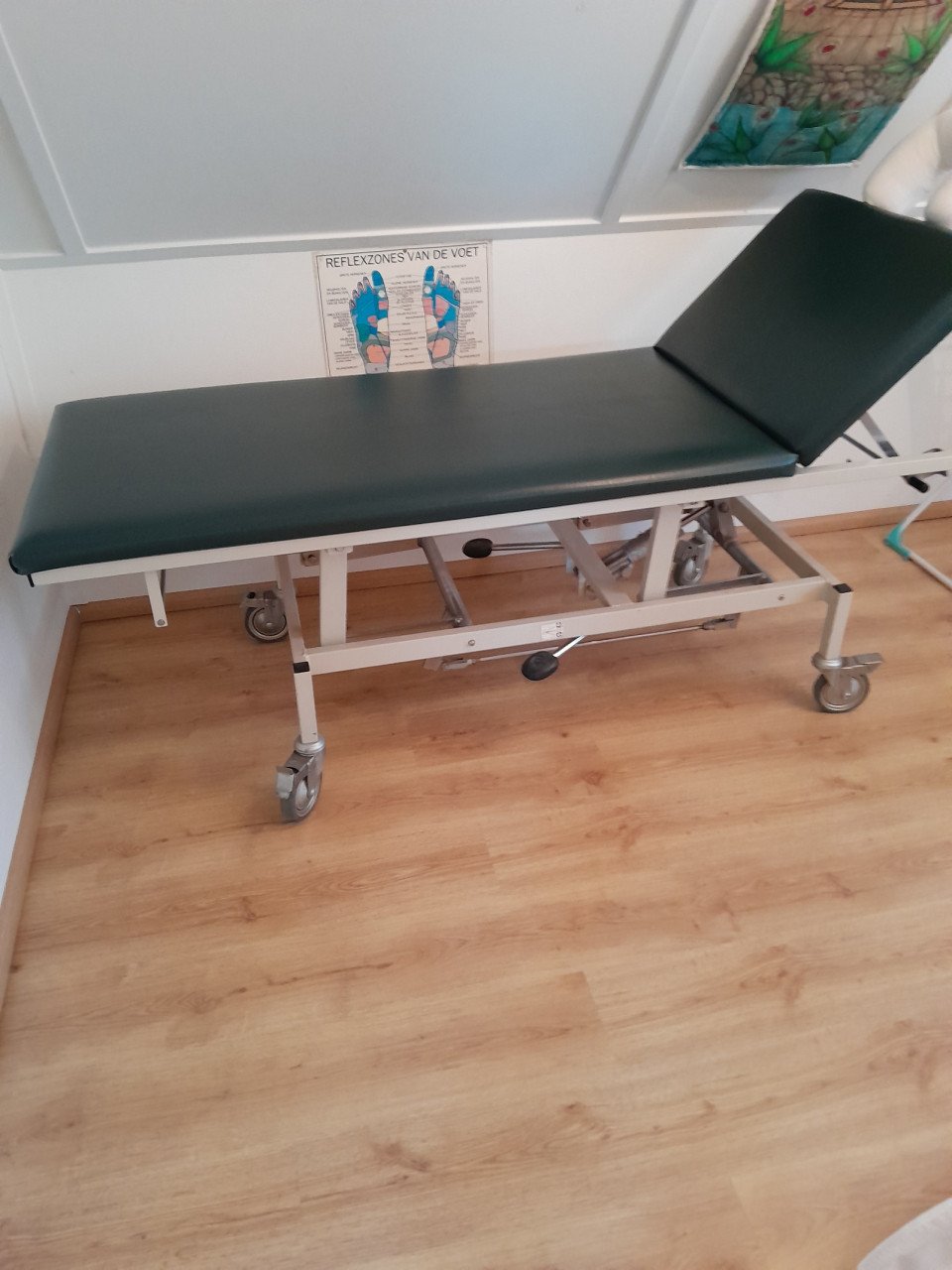 Massage bed