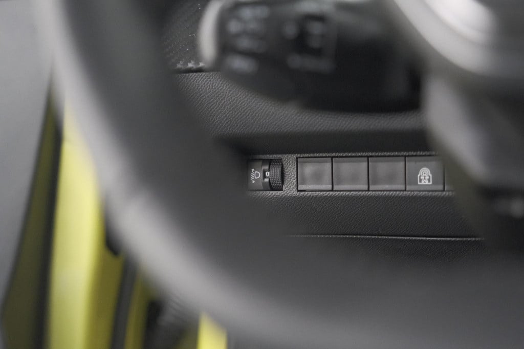 Peugeot 208 puretech 100 allure | parkeersensoren | apple carplay | climate