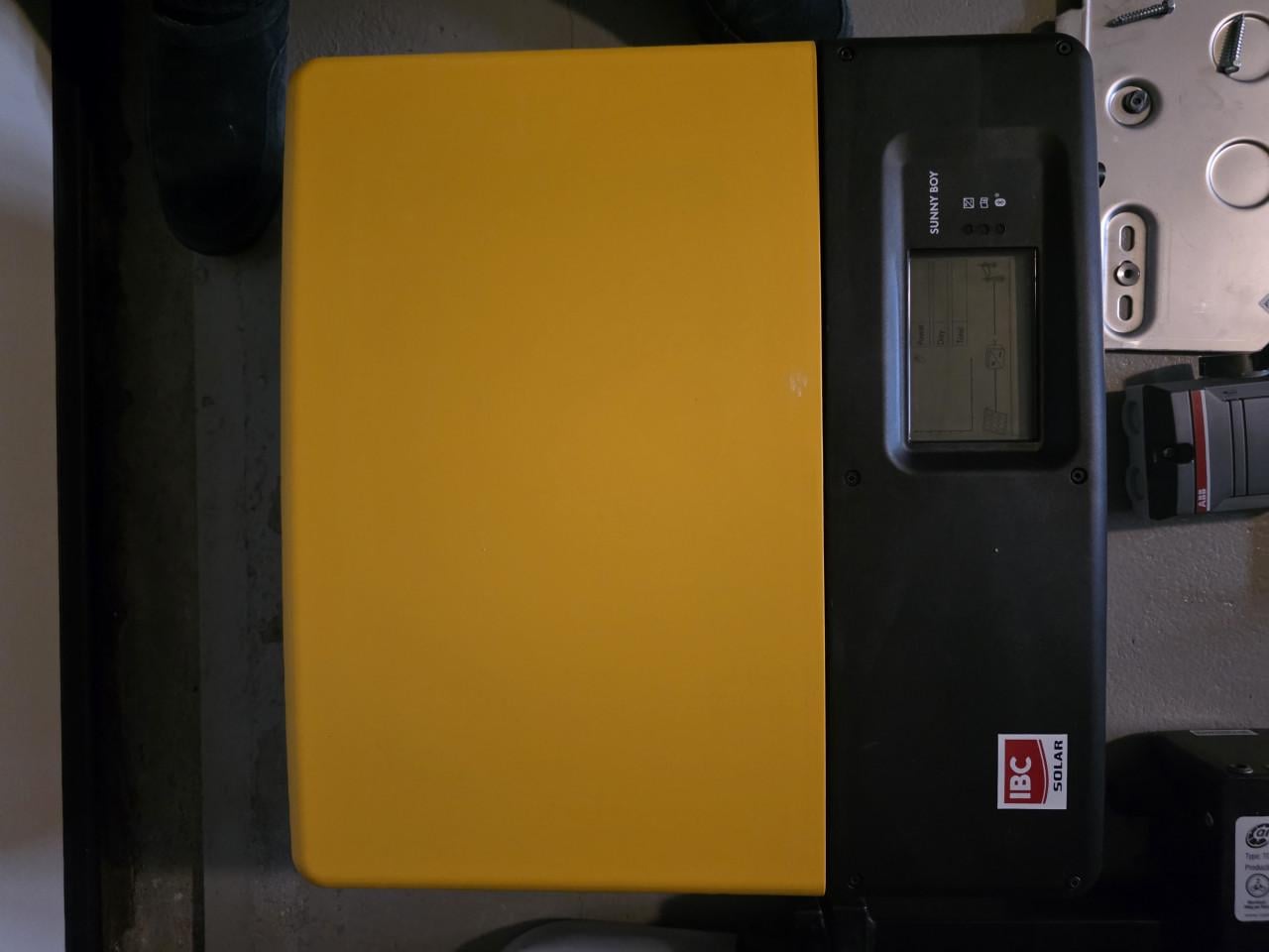Twee omvormers voor zonnepanelen