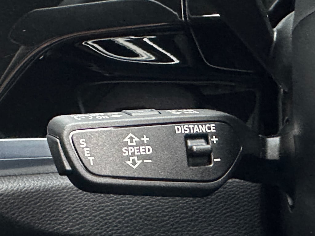 Audi Q3 35 tfsi s-line | panoramadak | zwart optiek | trekhaak | camera | e
