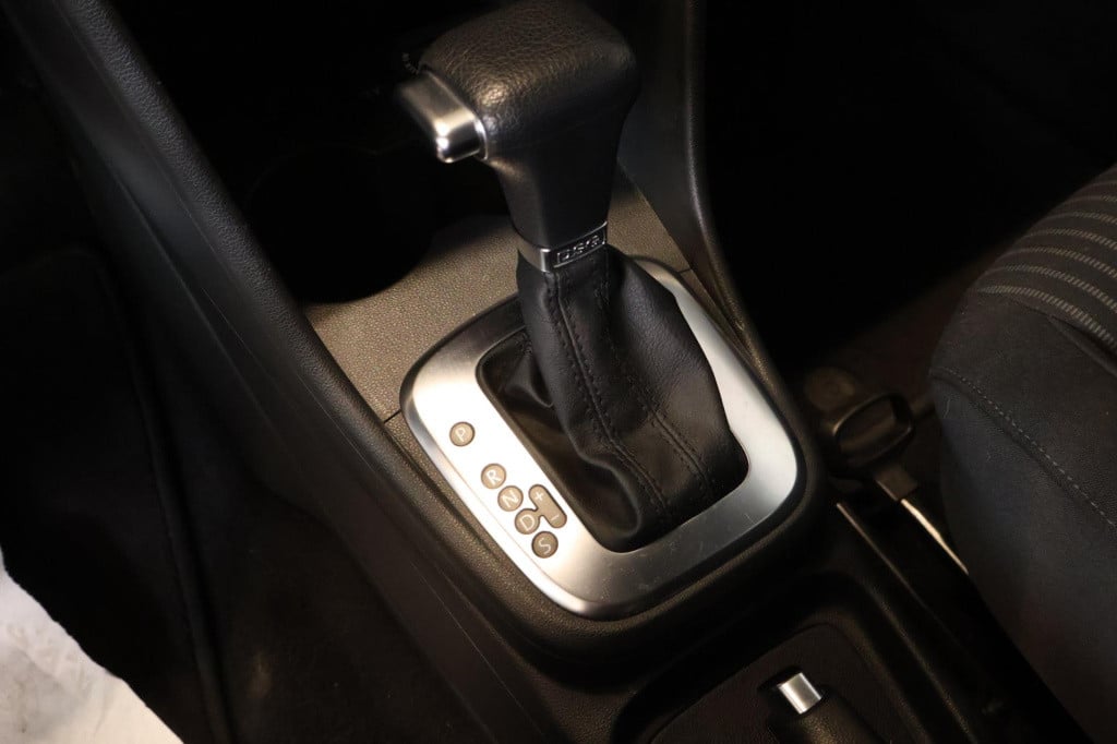 Volkswagen Polo 1.4-16v highline, pdc achter, trekhaak, el ramen, nw distri