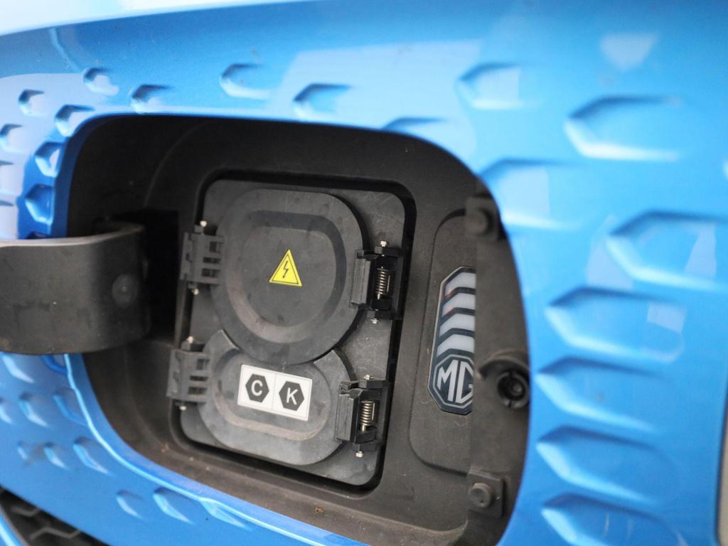 MG Zs Ev long range luxury 70 kwh | navi | leder | panoramadak | led koplam