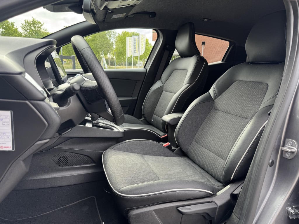 Mitsubishi Colt 1.6 hev first edition nl-auto, zeer complete uitvoering!