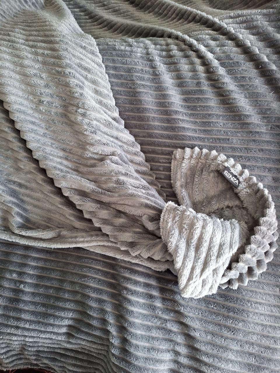 2 grijze plaids van Senza