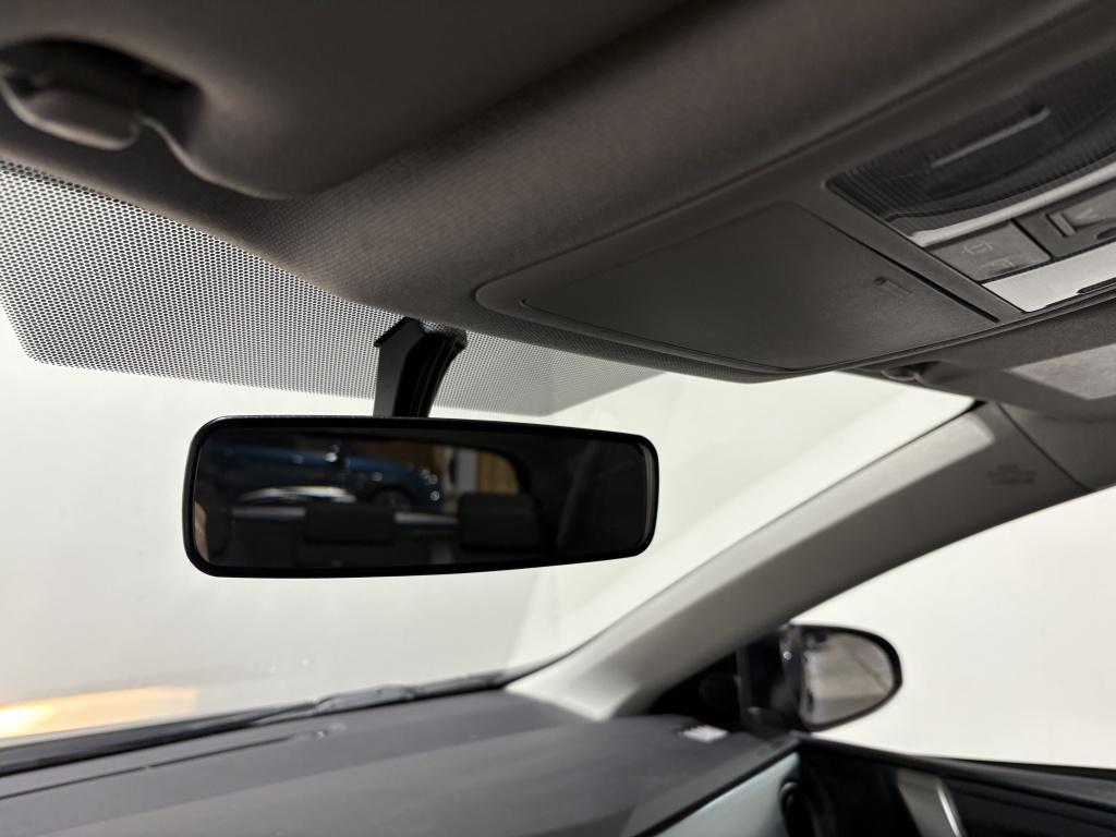 Toyota Auris 1.8 hybrid lease | panodak | navi | camera |