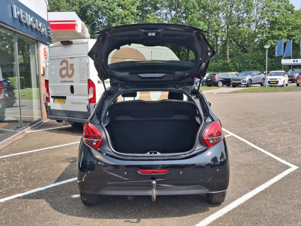 Peugeot 208 urban soul 1.2 pt-82pk 5d trekhaak | navigatie | airco | cruise