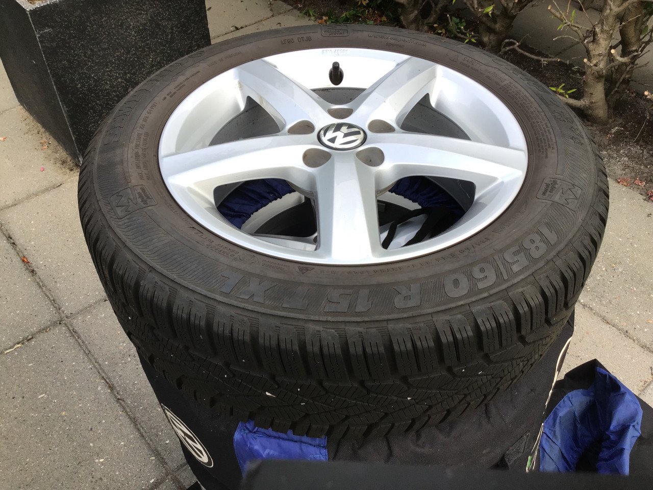 Originele LM VW Polo velgen met winterbanden
