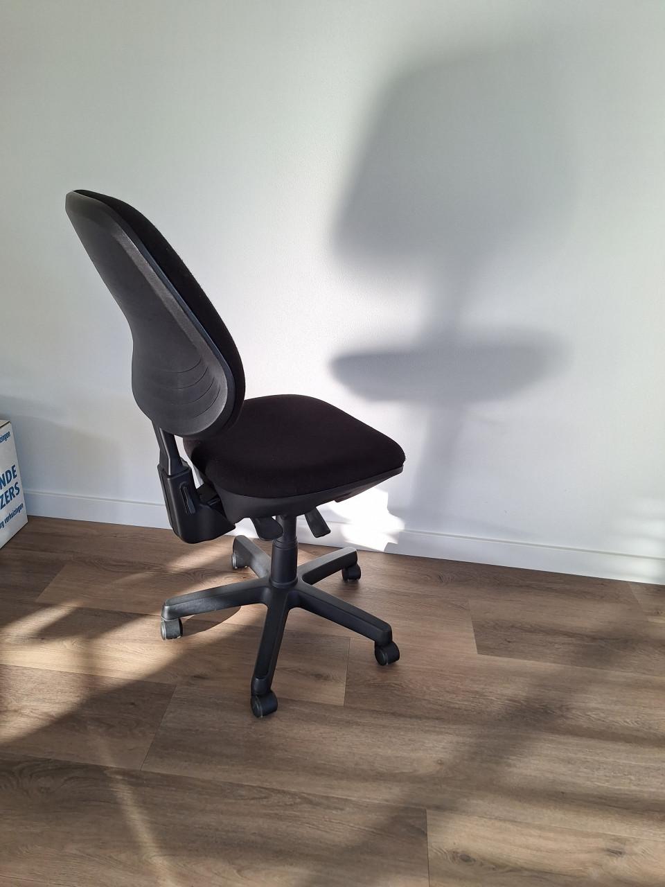 Zwarte bureaustoel