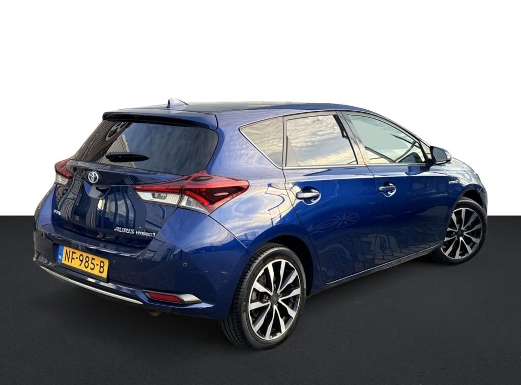 Toyota Auris 1.8 hybrid bus. pro