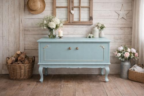 Landelijk brocante kastje