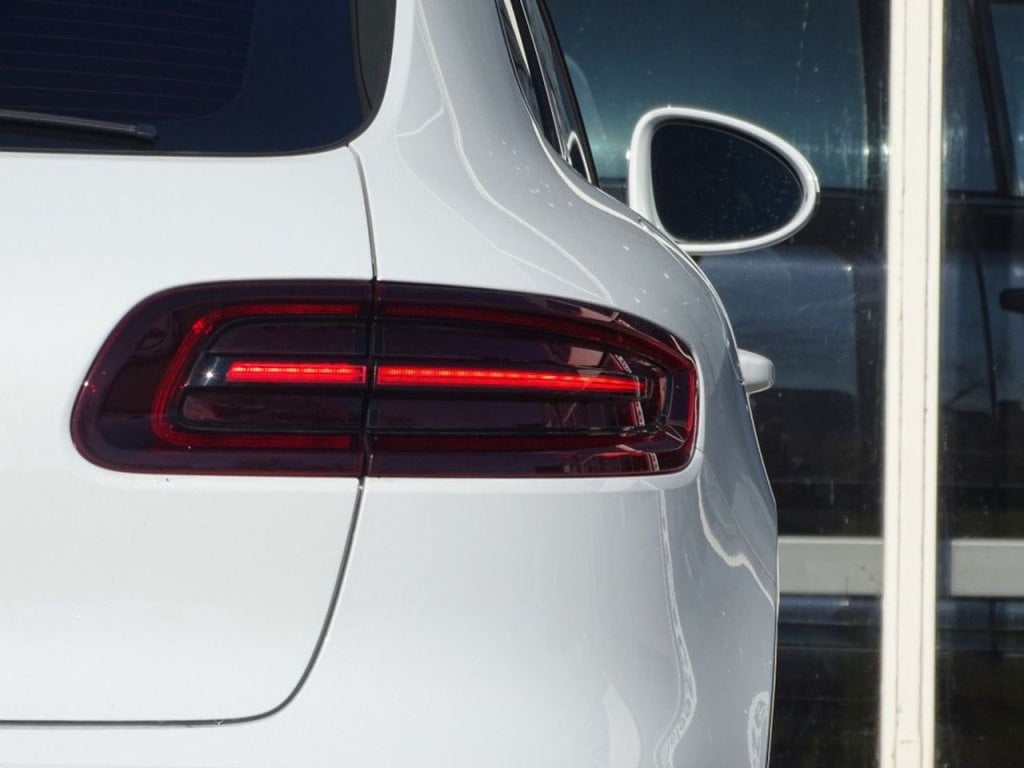 Porsche Macan 2.0 sport design | 21" | pano | pasm | dealer ond.