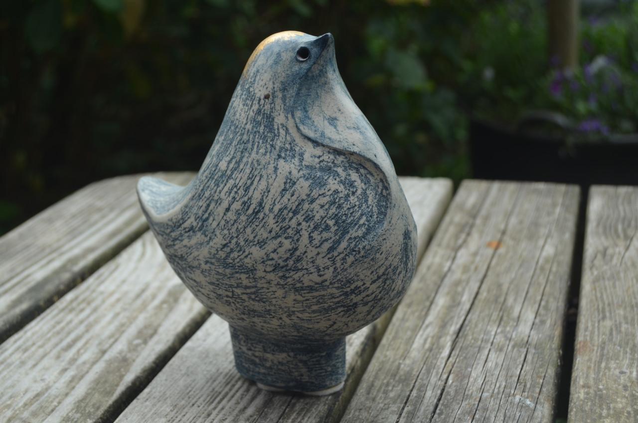 Klein keramiek vogeltje in prima staat