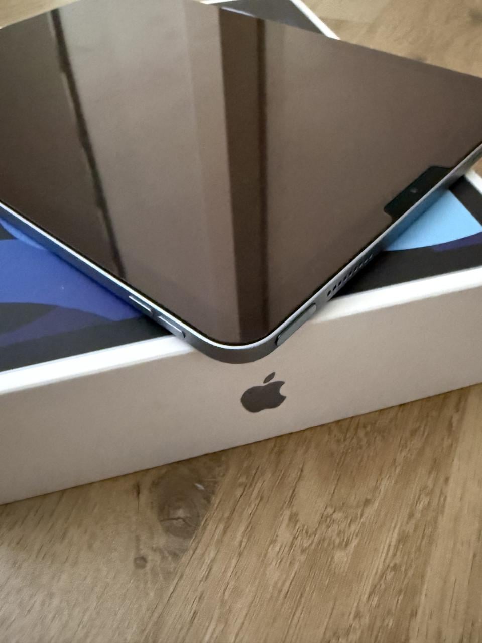IPad Air 4 (2020) 64GB WiFi Sky Blue – Zeer nette staat + doos