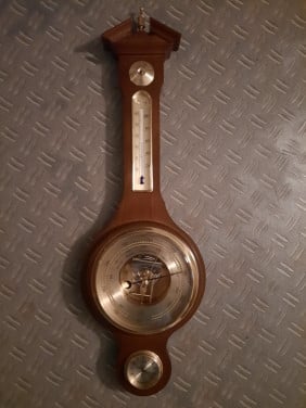 Houten barometer met thermometer
