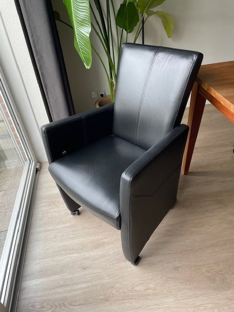 Eethoek kersenhout 2.00x1.00m met 4 verstelbare leren stoelen