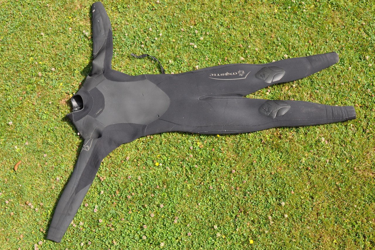 2x Wetsuit (maat M en S)