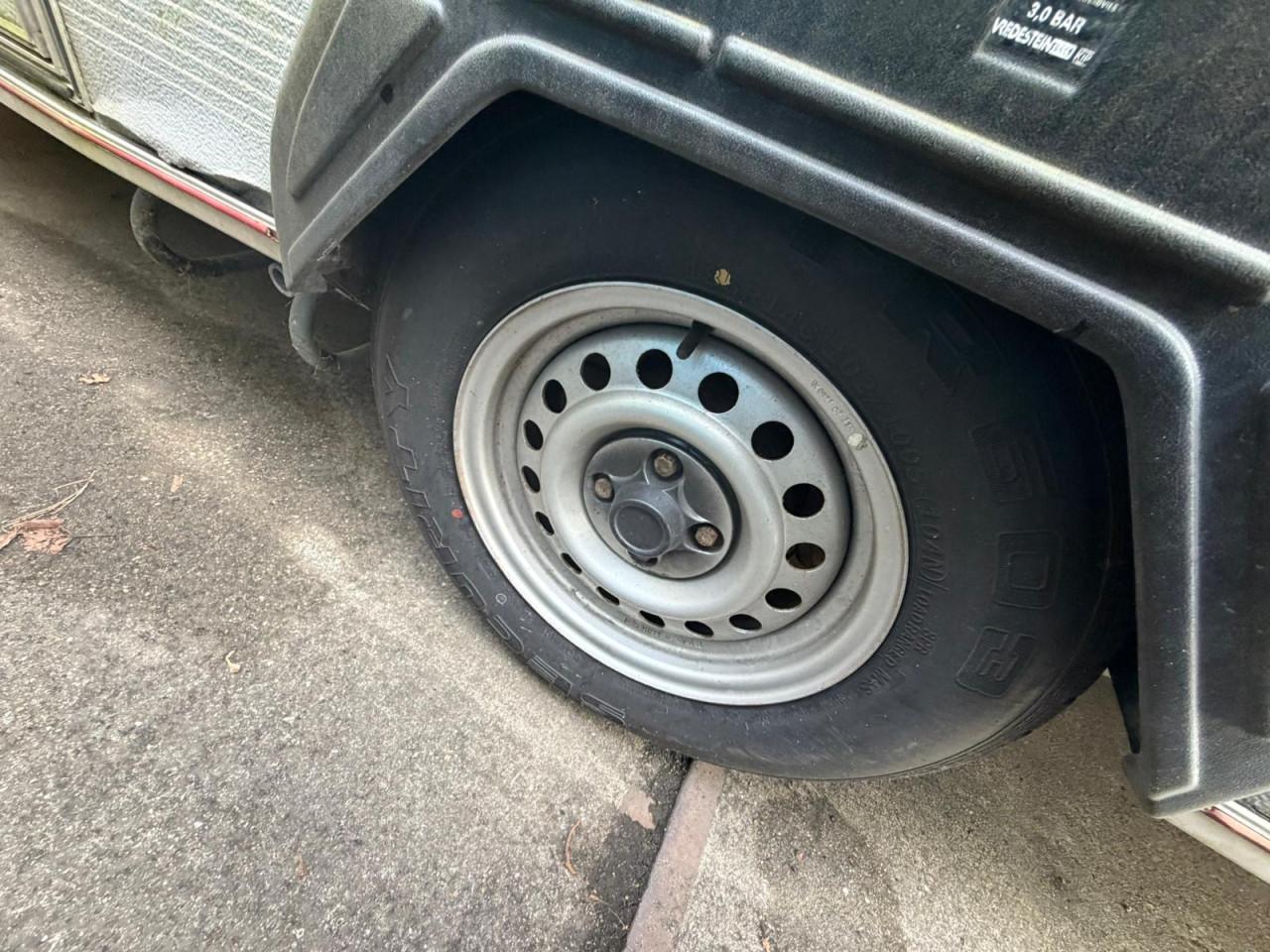 KIP caravan uit 1992 |  Keet | met kenteken