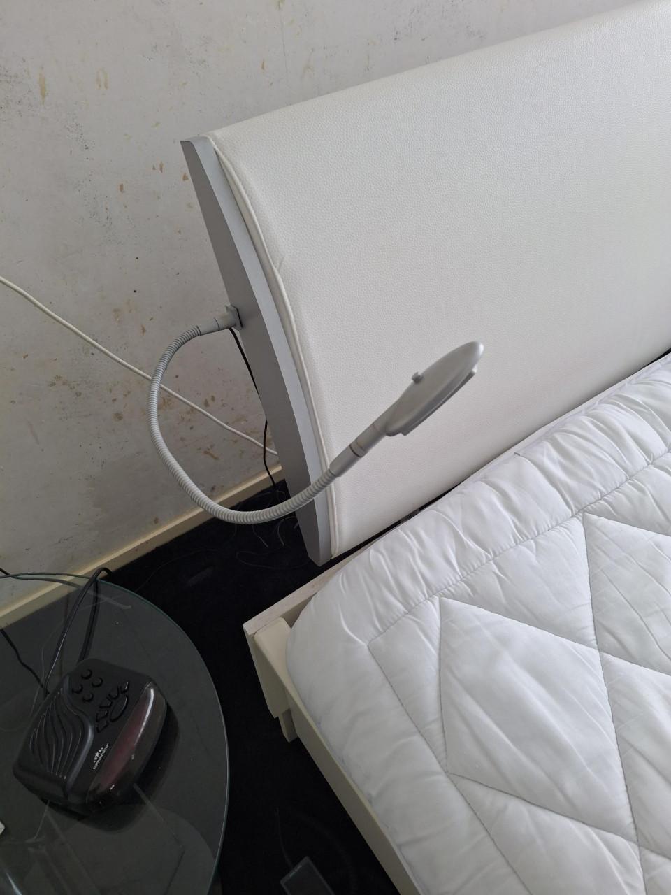 Ombouw met 2 elektrisch auping bodems 80 x 200