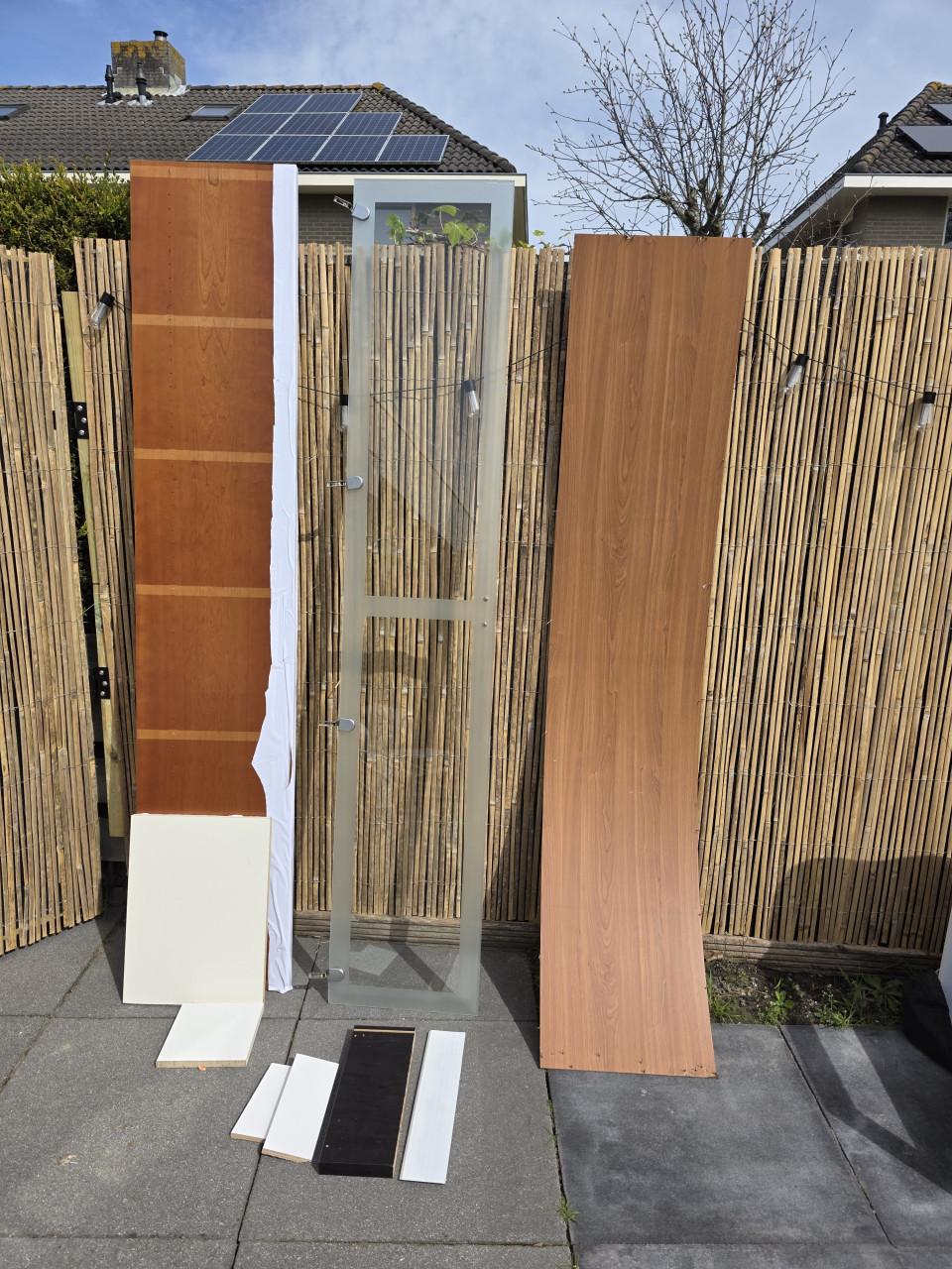 Gratis verschillende hout + glazendeur