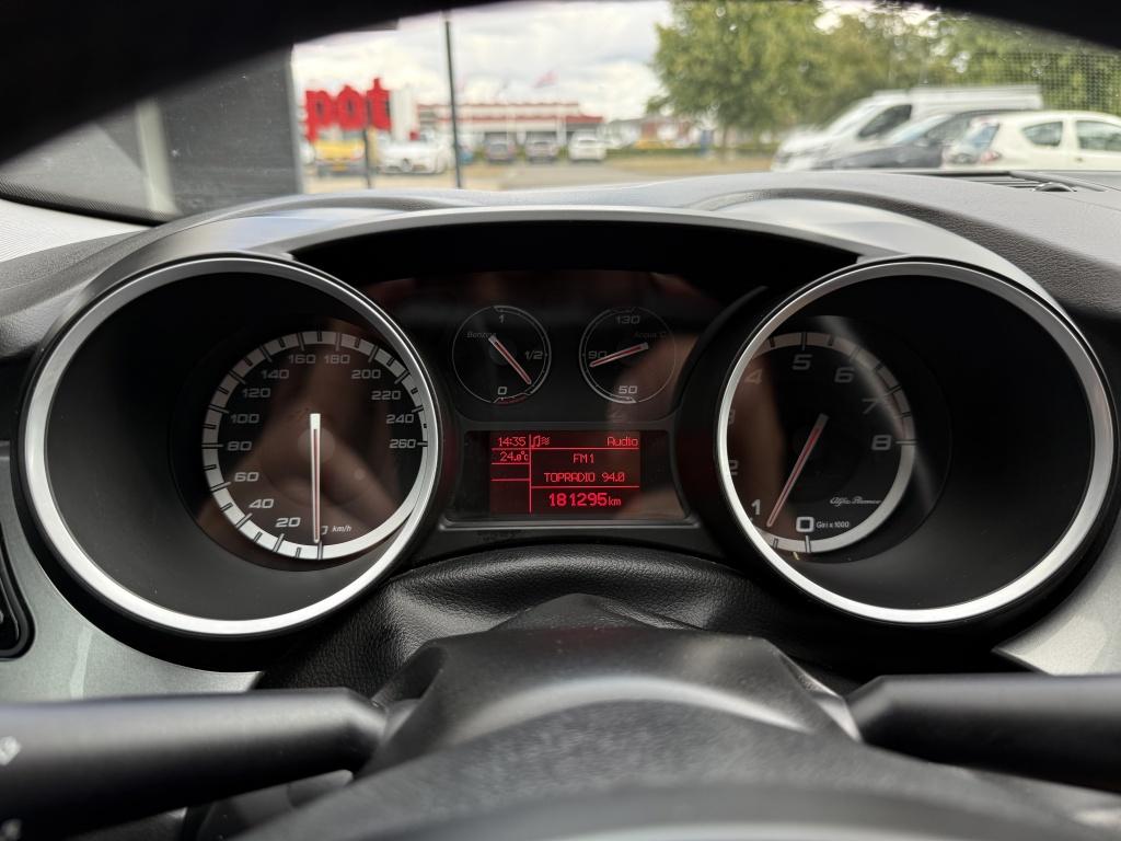 Alfa Romeo Giulietta 1.4 t distinctive - grote beurt + nieuwe distributie -