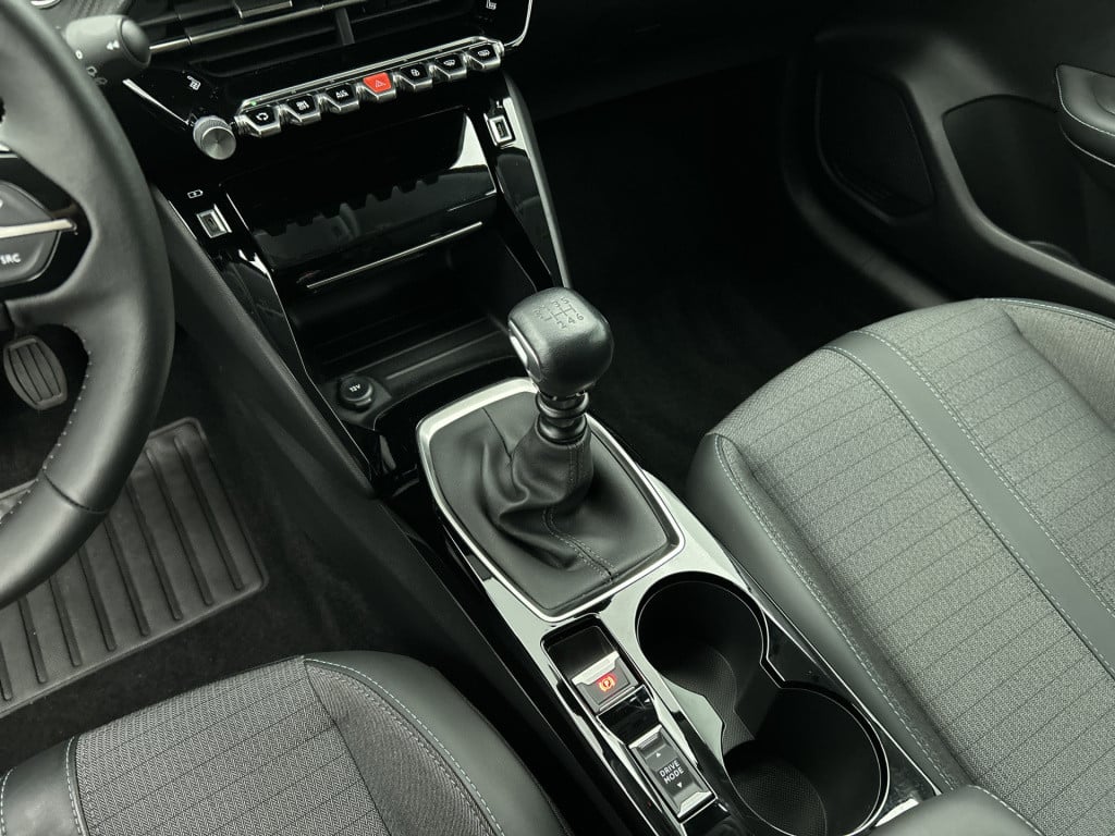 Peugeot 208 100pk allure pack | rijklaar | camera achter | keyless | 3d coc