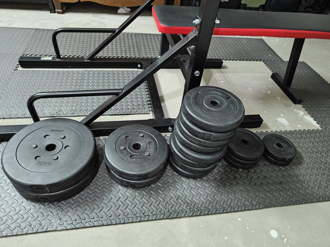 Tectake krachtstation met Fitnessbank + set Halterschijven