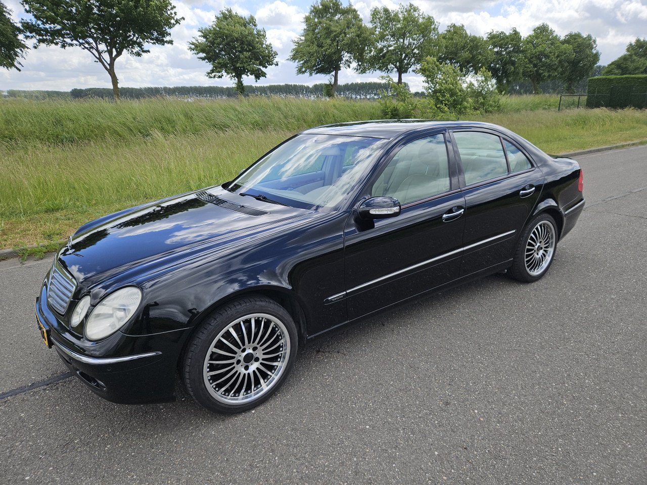 * MERCEDES E 320 BENZINE * NL AUTO * 225.831 KM N.A.P. *