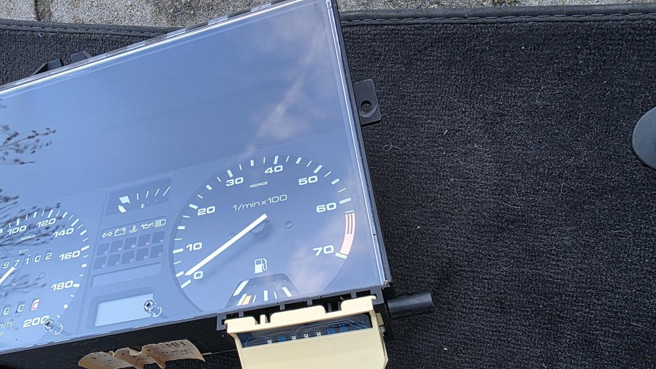 VOLKSWAGEN GOLF 2 TOERENTELLER COCKPIT