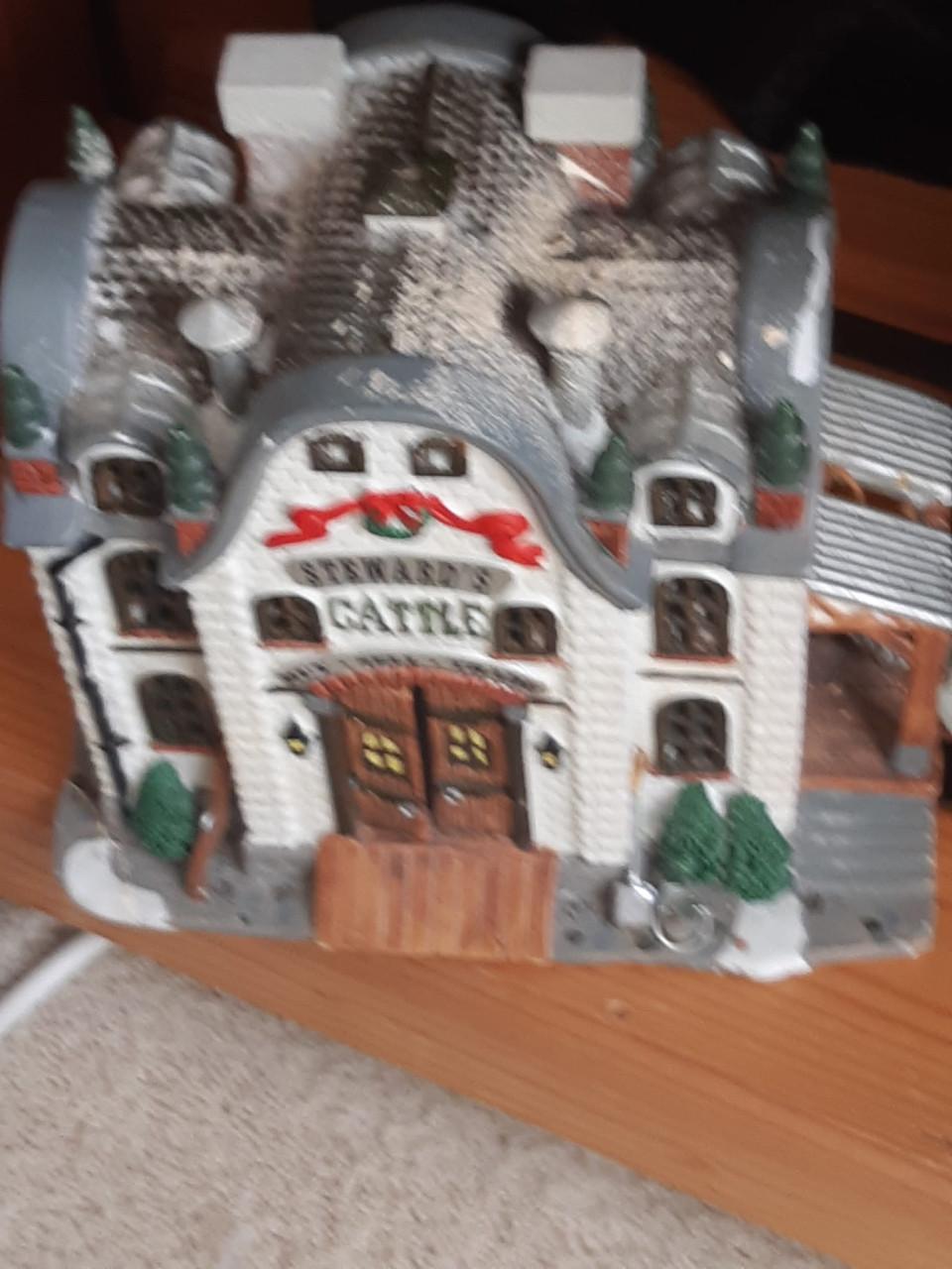 4 SCHATTIGE KERSTHUISJES keramiek