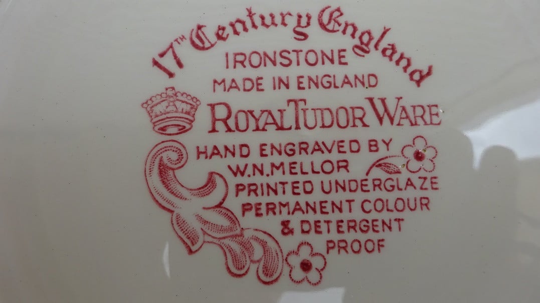 Royal Tudor Ware 1 blauw 6 rood borden