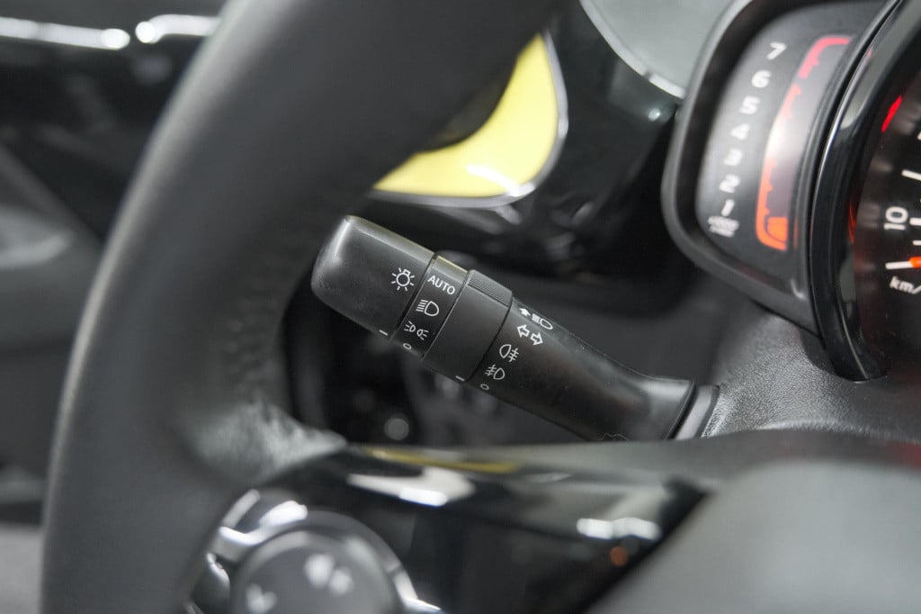 Peugeot 108 1.0 e-vti collection top! | elektrisch vouwdak | apple carplay 