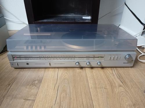 Leuke oude philips radio cassette platenspeler