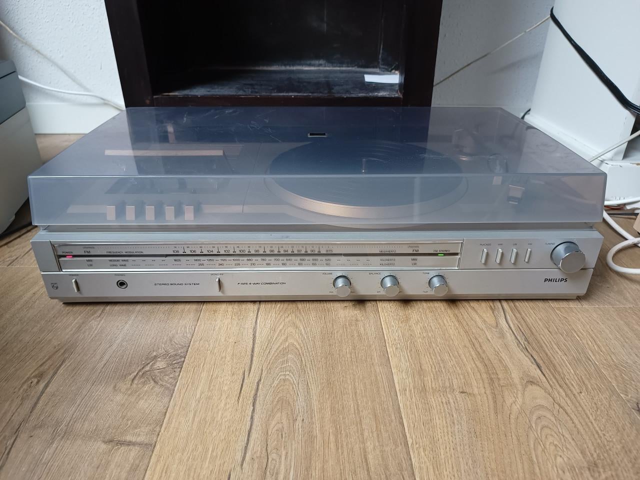 Leuke oude philips radio cassette platenspeler