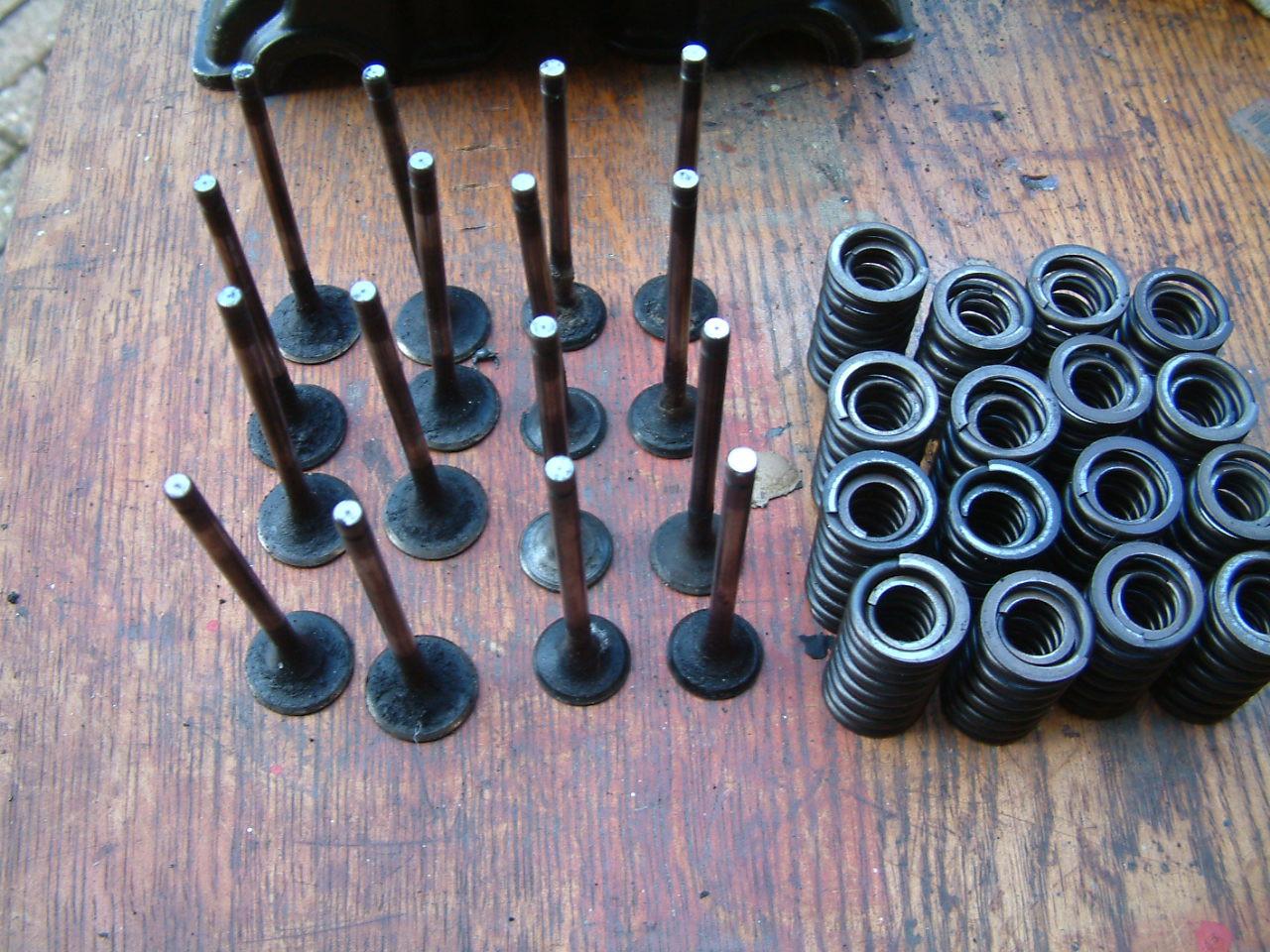 Cilinder kop met kleppen en ringen en veren honda bol dor 900 -- 1979-1984