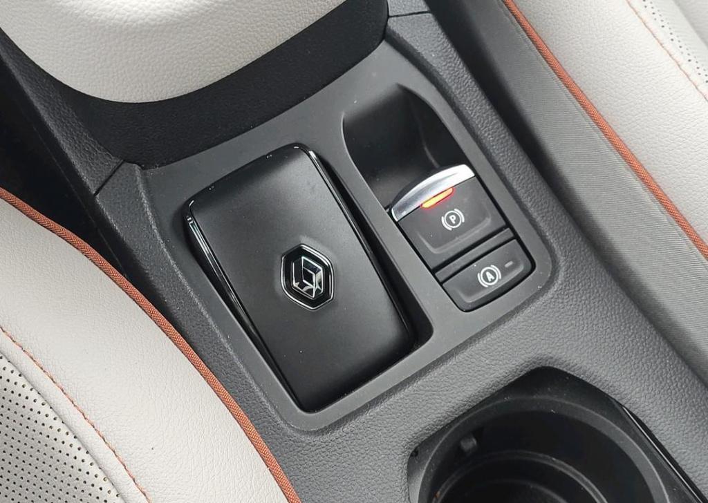 Renault Clio 1.6 e-tech hybrid 140 initiale paris