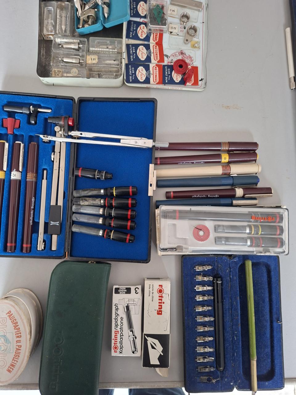 Diverse Rootring tekenpennen met hulpmiddelen