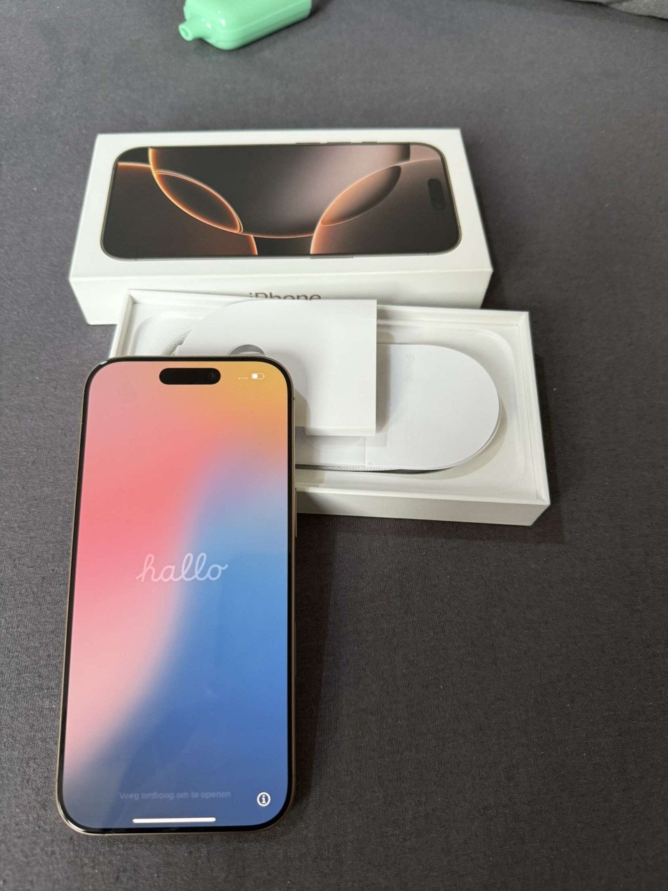 IPhone 16 pro Desert Titanium
