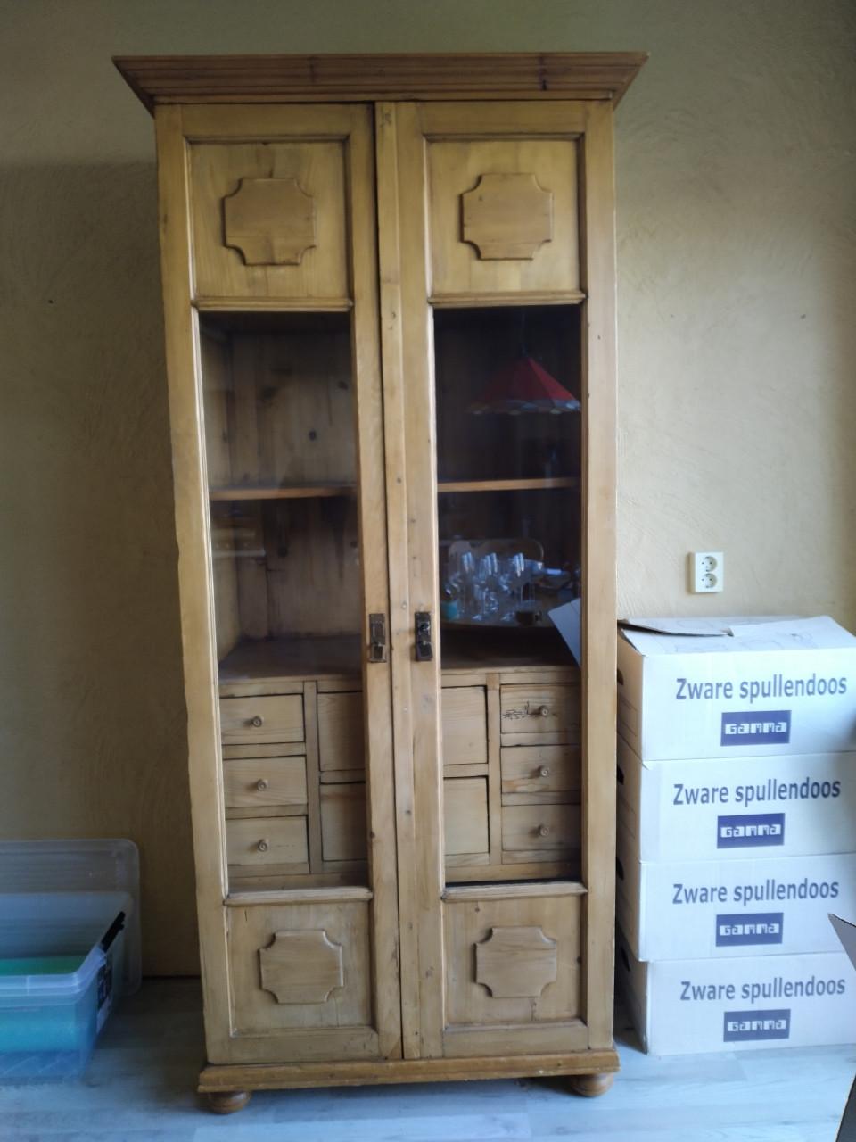 Grenen servieskast 150 euro.