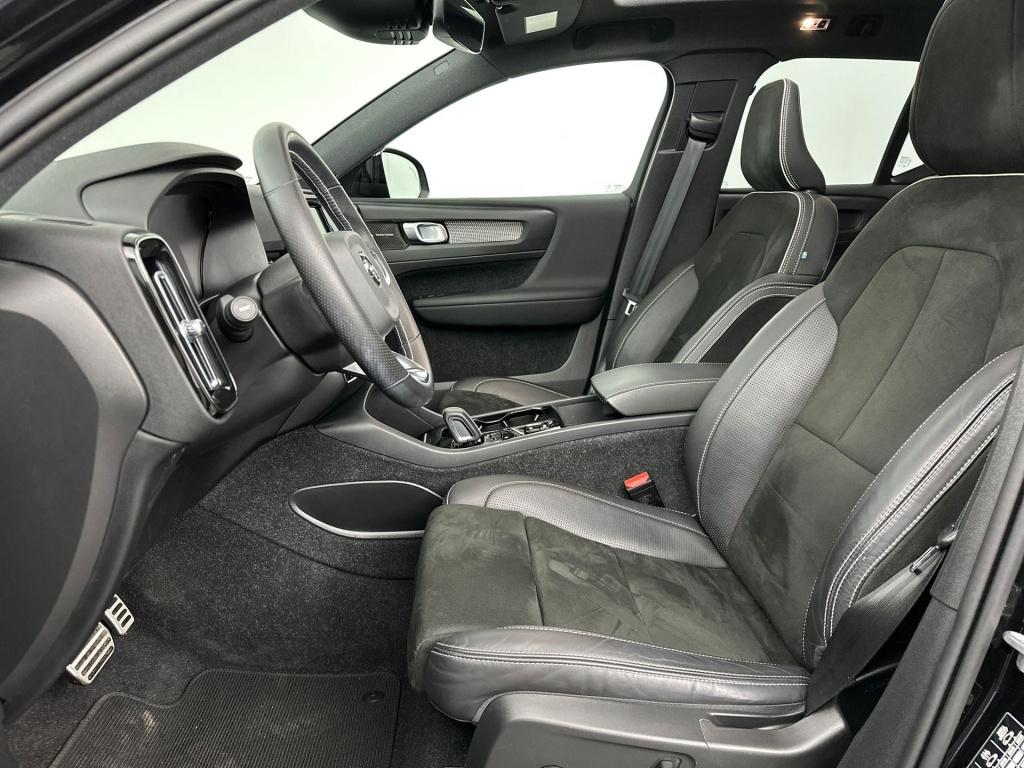 Volvo XC40 t5 262pk recharge r-design| pano| 360camera| adap.cruise| trekha