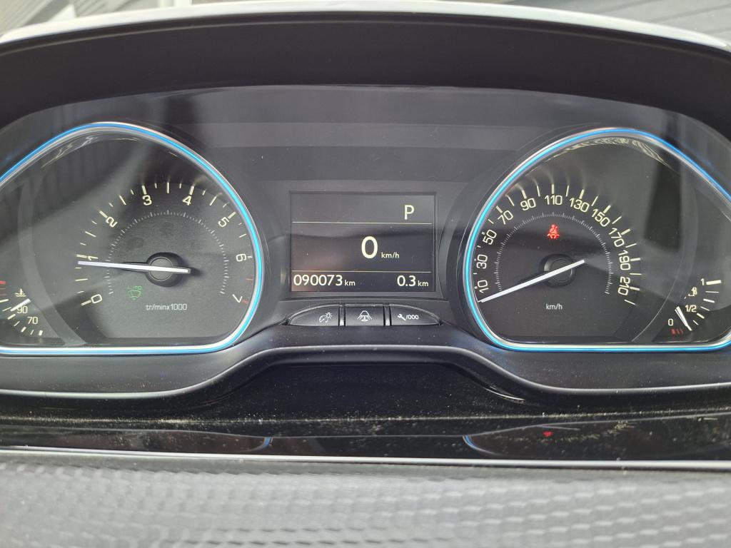 Peugeot 2008 automaat 1.2-110pk allure / trekhaak