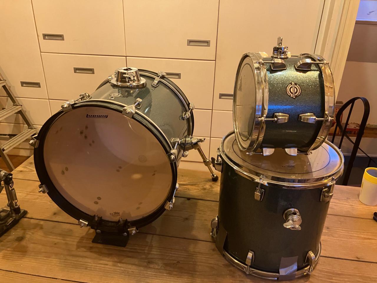 Diverse drumspullen en drumstel