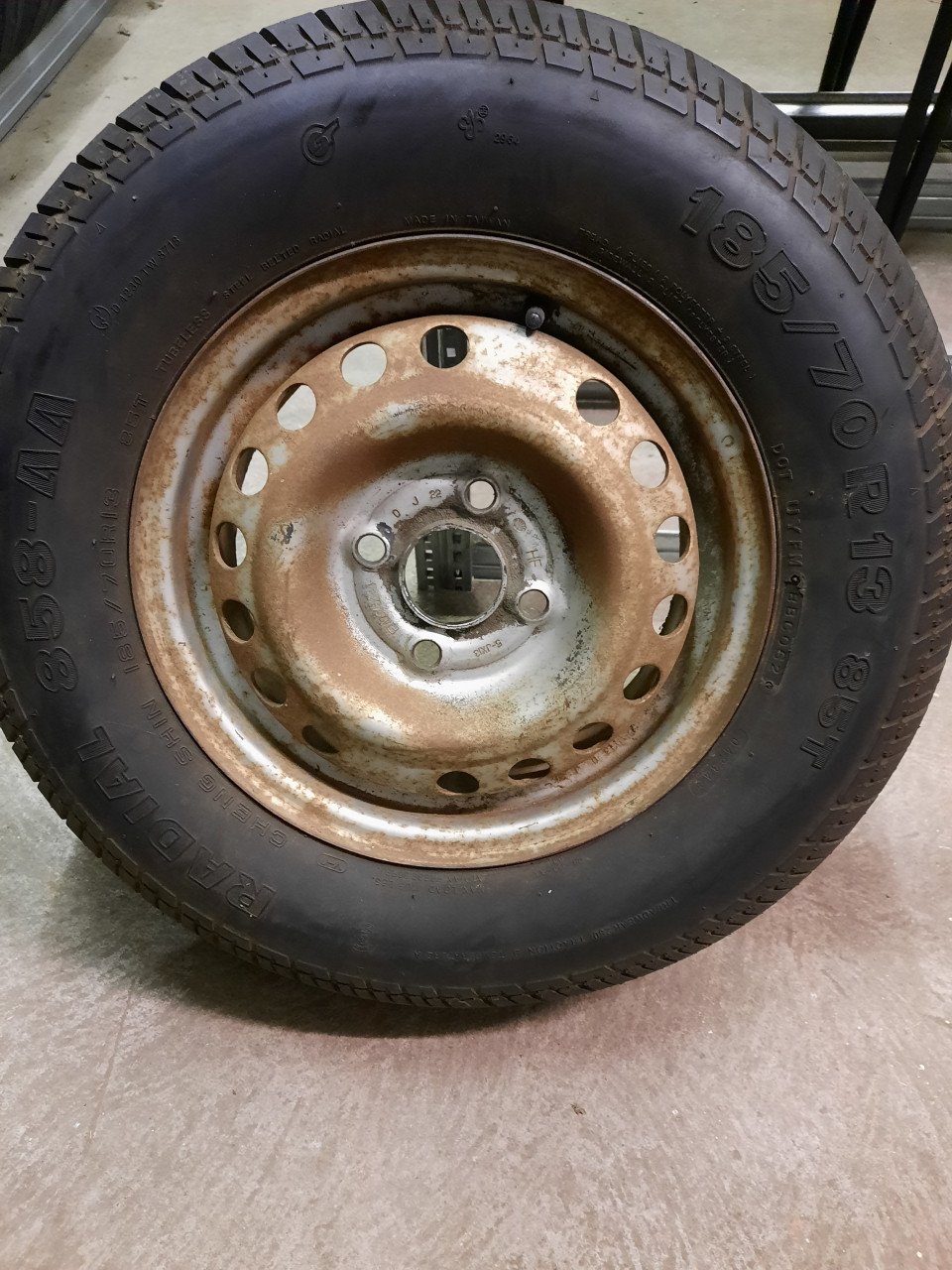 Diverse banden, velgen, spatborden aanhanger aanhangwagen kar trailer