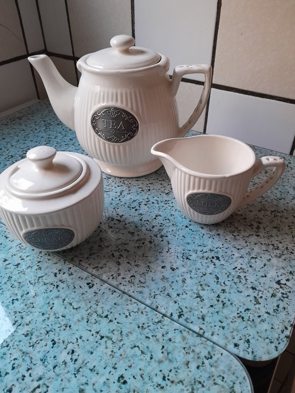 Aardenwerk servies + gebakstel+thermobekers + gebakstel  v.a €1,00