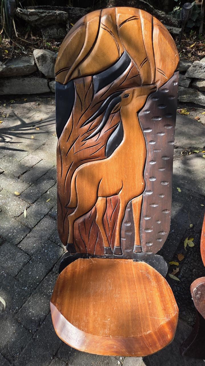 Houten stoelen met sculpturen - Uniek!