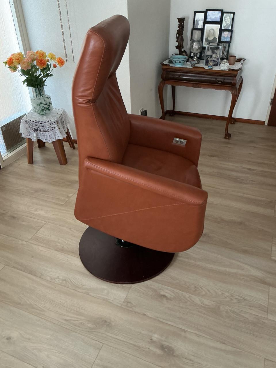 Prominent sta op stoel leder