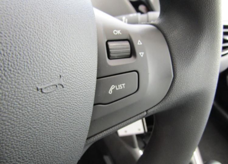 Peugeot 208 2018 54dkm airco navi pdc
